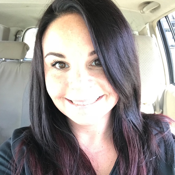 Meet your Posher, Liz - Picture 1 of 4